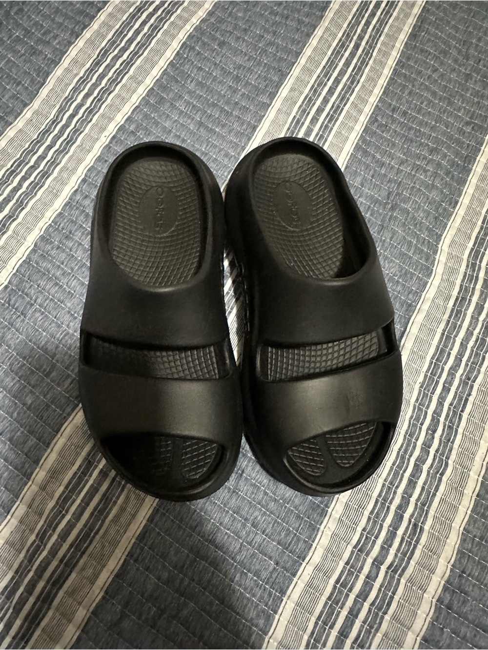 Oofos Black Slide Sandals - Brand Unspecified